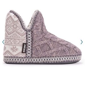 9-10 MUK LUKS Slip On size 9-10